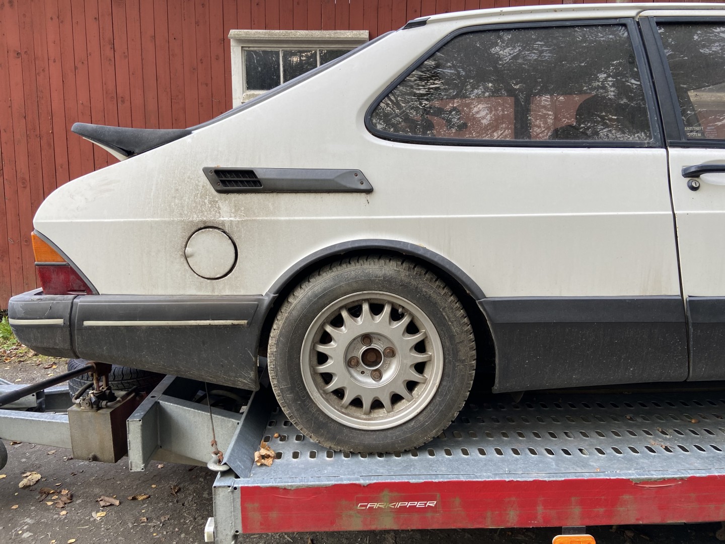 En sänkt 900 med centrerade bakhjul ??